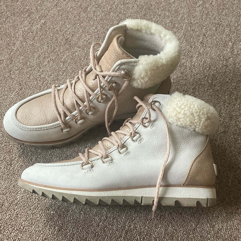 Sorel Women's Cream and Light Pink Winter Lace-Up Boots
